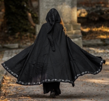 Preview: Wollumhang mit Stickerei "Alma" - schwarz